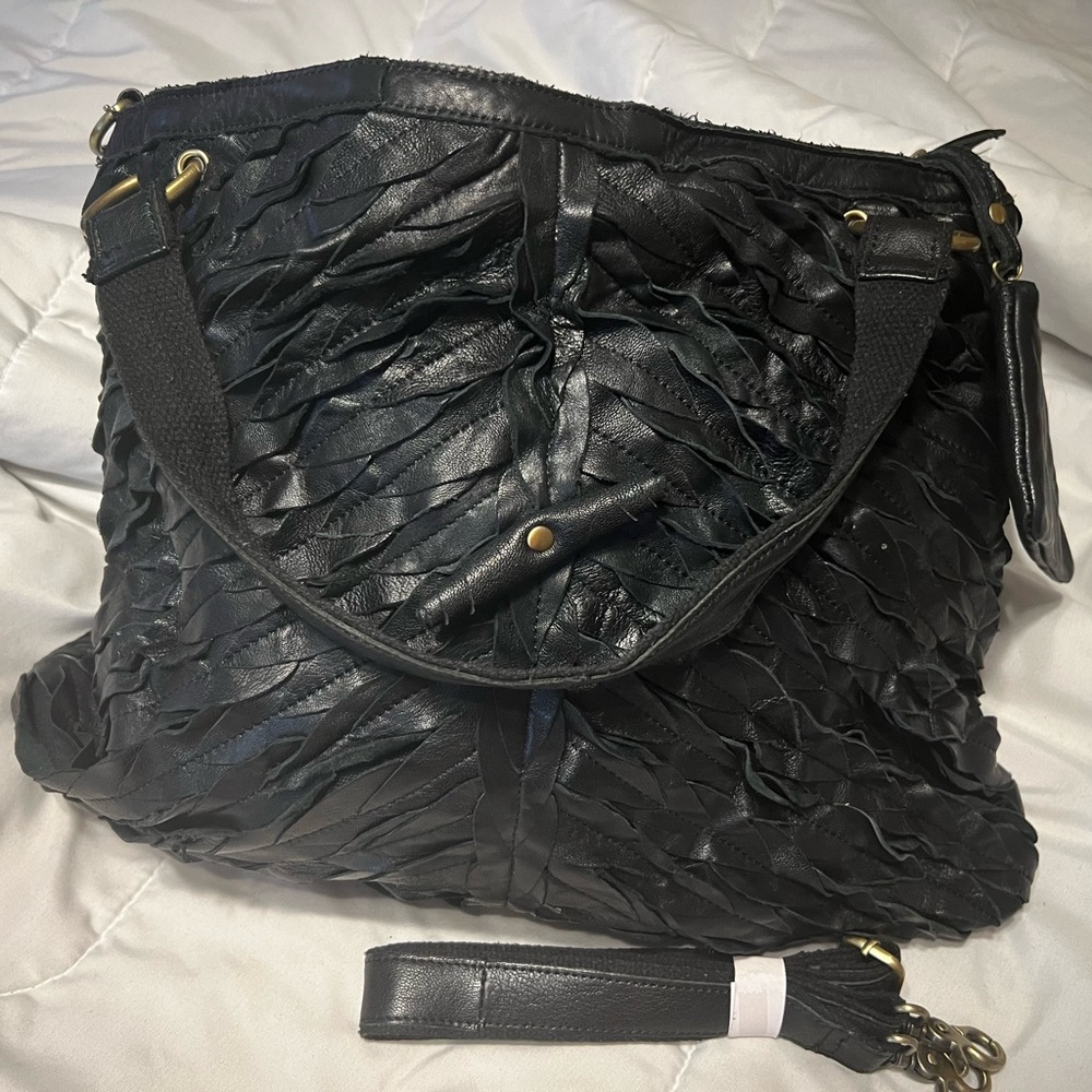 This a large black Ameri leather handbag